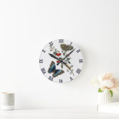 Blaue Schmetterlinge und rote Früchte Runde Wanduhr (Zuhause)