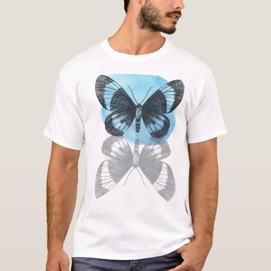 Blaue Schmetterlingsmagie. T-Shirt (Vorderseite)