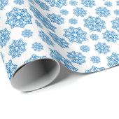 Blaue Schneeflocke auf Weiß mit Fischskala Geschenkpapier (Rolleneckpunkt)