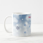Blaue Schneeflocke, minimalistischer roter Buchsta Kaffeetasse (Links)