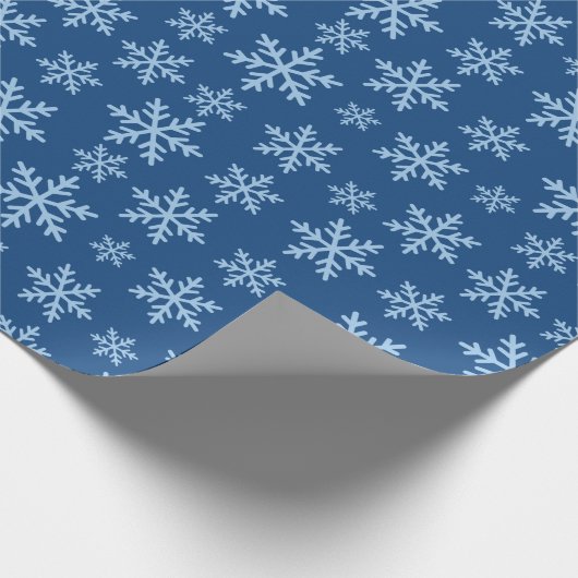 Blaue Schneeflocken für festliche Feiertagsgeschen Geschenkpapier (Ecke)