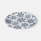 Blaue Schneeflocken Pappteller (Schrägansicht)