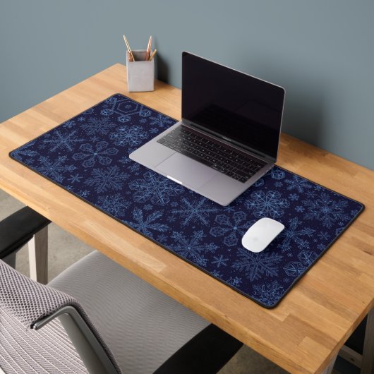 Blaue Schneeflocken Schreibtischunterlage (Büro 2)