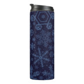 Blaue Schneeflocken Thermosbecher (Nach rechts gedreht)