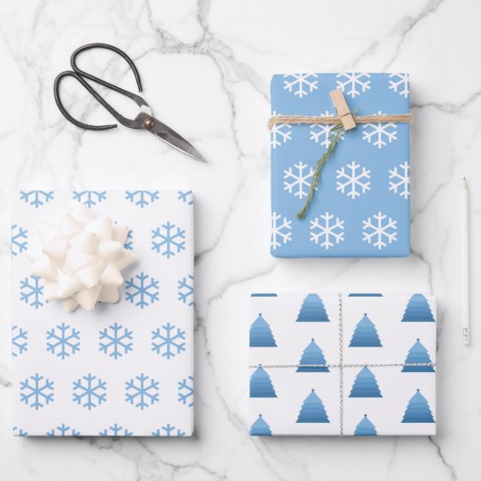 Blaue Schneeflocken und Weihnachtsbaummuster Geschenkpapier Set (Vorderseite)