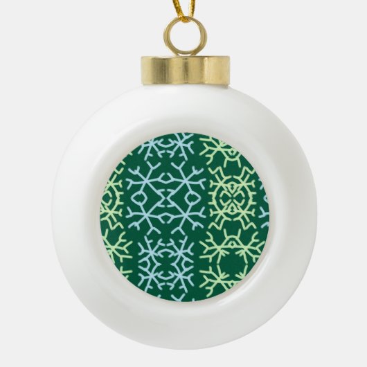 Blaue Schneeflocken Weihnachtsmuster Schneemuster Keramik Kugel-Ornament (Vorderseite)