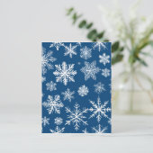Blaue Schneeflocken Winter Postkarte (Stehend Vorderseite)
