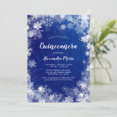 Blaue Schneeflocken Winter Wonderland Quinceanera Einladung (Stehend Vorderseite)