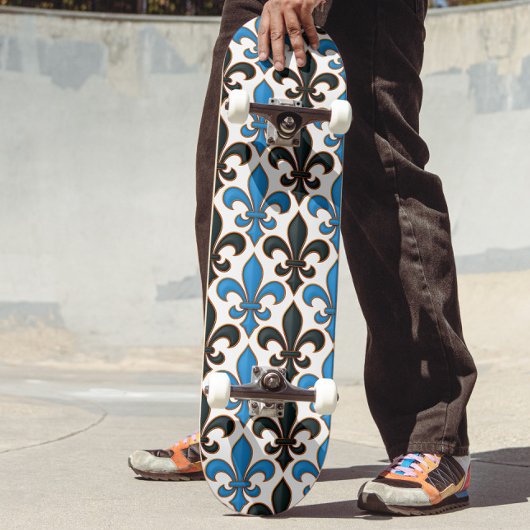 Blaue schwarze Barock-Fleur-de-lis-Musterdesign Skateboard