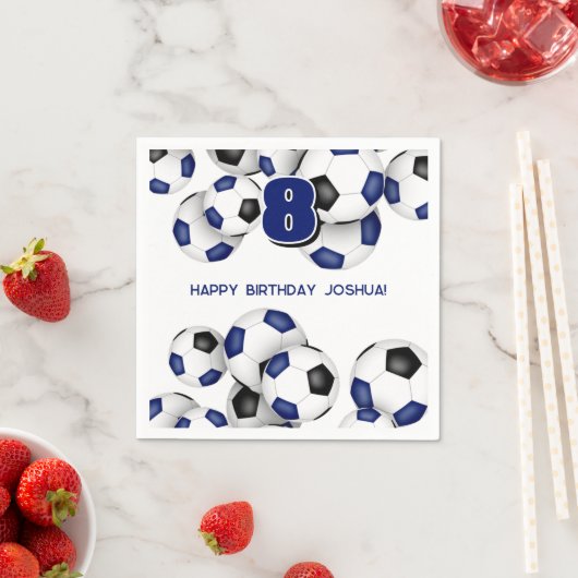 Blaue schwarze Fußballbälle Kindergeburtstag Party Serviette (Beispiel)