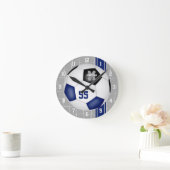 Blaue schwarze Mannschaftsfarben Farbenfrohe Strei Runde Wanduhr (Zuhause)