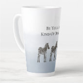 Blaue schwarze Zebras Sei deine eigene Art von Sch Milchtasse (Linke Ecke)