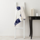 Blaue Seefischköpfe der Marine | Monogramm Sherpadecke (Beispiel)