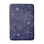 Blaue Seesterne an der Küste, Sand Dollar Bath Mat Badematte (Vorderseite Vertikal)
