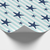 Blaue Seesterne auf Minzstreifen Geschenkpapier (Ecke)
