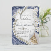 Blaue Seide & Elfenbeinperlen Hochzeit Einladung (Stehend Vorderseite)