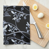 Blaue silberne Blumen-Reben auf Schwarzem Geschirrtuch (Viertel Falte)