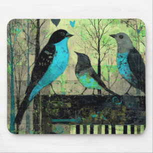 Blaue Singvögel auf einer alten Klavierbank Mousepad