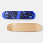 Blaue Skateboardpferde in der frühen Nacht Skateboard (Horizontal)