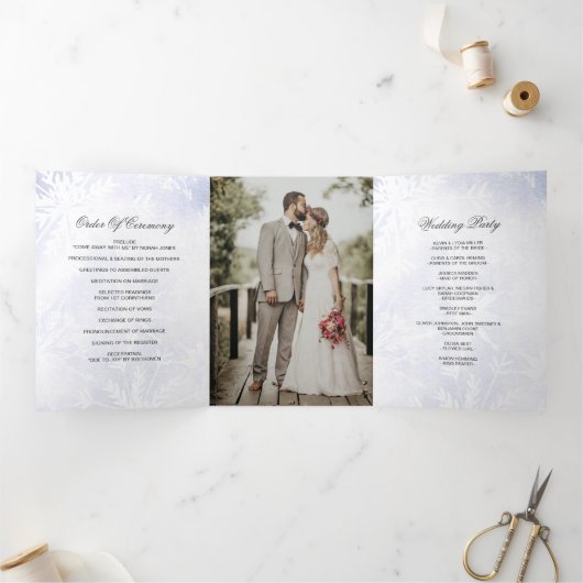 Blaue Snowflake Winterhochzeit Dreifach-gefaltete Programmkarte (Innenseite)