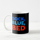 Blaue Socke Bett Lustiges Meme Kaffeetasse (Links)