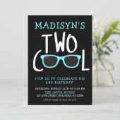 Blaue Sonnenbrille des Jungen zwei Coolen 2. Gebur Einladung (Stehend Vorderseite)