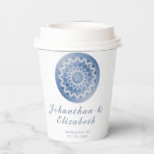 Blaue Spitzen-Mandala-Hochzeit Pappbecher (Rückseite)