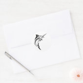 Blaue Springbrunnen abgeschieden auf Weiß Runder Aufkleber (Umschlag)