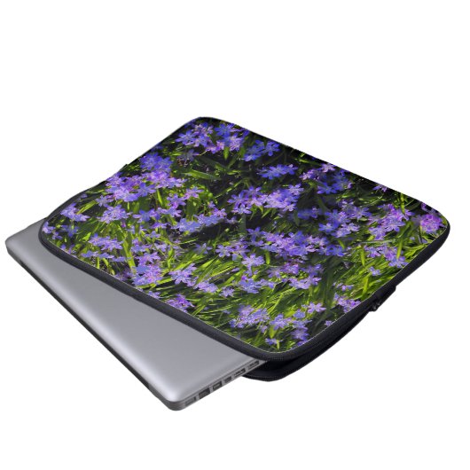 Blaue Squill Spring Blumen, grüne Blätter Laptopschutzhülle (Vorne Knopf)