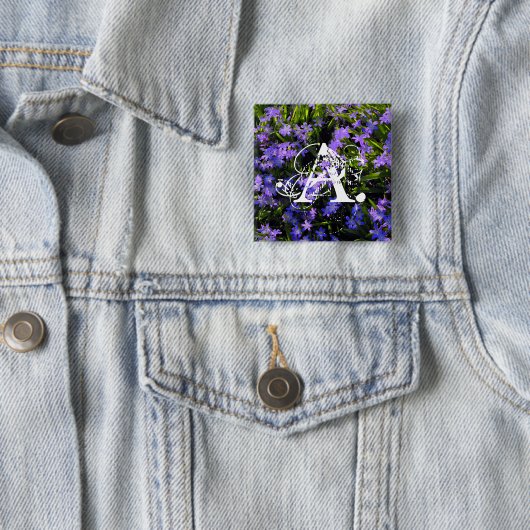 Blaue Squill Spring Blumen und Ihr Monogramm Button (Beispiel)