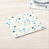 Blaue Sterne in mehreren Farbtönen und Größen - Wi Rechteckiger Pappuntersetzer (angewinkelt)