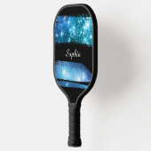 Blaue Sterne Pinselstriche, weißer Skriptname Pickleball Schläger (Links)