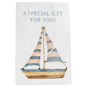 Blaue Streifen Sailboat Mittlere Geschenktüte (Vorderseite)