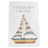 Blaue Streifen Sailboat Mittlere Geschenktüte (Rückseite)