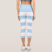 Blaue Streifen, weiße Streifen, gestreiftes Muster Capri Leggings (Rückseite)