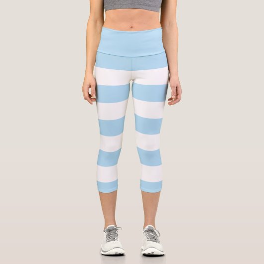 Blaue Streifen, weiße Streifen, gestreiftes Muster Capri Leggings (Vorderseite)