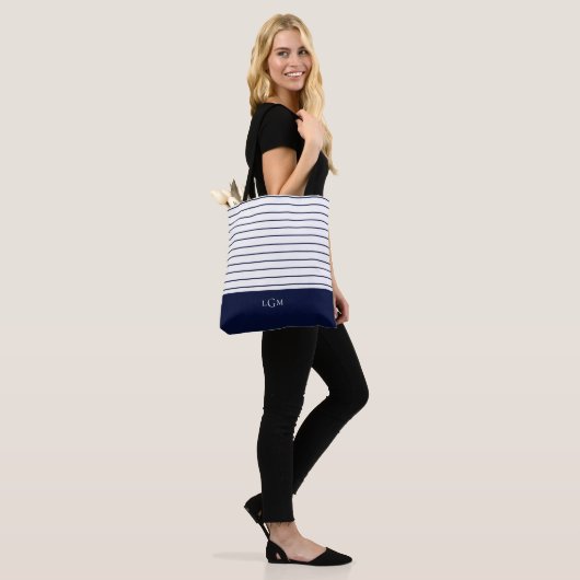 Blaue Streifenmuster Tasche (Am Model)