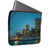 Blaue Stunde in der Stadt Laptopschutzhülle (Vorne Rechts)