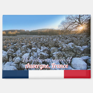 Blaue Stunde in der vulkanischen Region Frankreich Magnet
