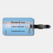 Blaue Stundenansicht von im Stadtzentrum gelegenem Gepäckanhänger (Rückseite horizontal)