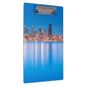 Blaue Stundenansicht von im Stadtzentrum gelegenem Klemmbrett (Rechts)