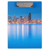 Blaue Stundenansicht von im Stadtzentrum gelegenem Klemmbrett (Vorderseite)