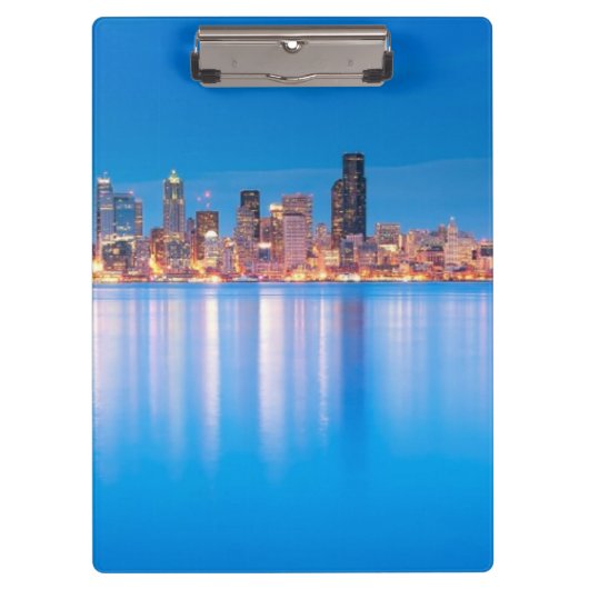 Blaue Stundenansicht von im Stadtzentrum gelegenem Klemmbrett (Vorderseite)