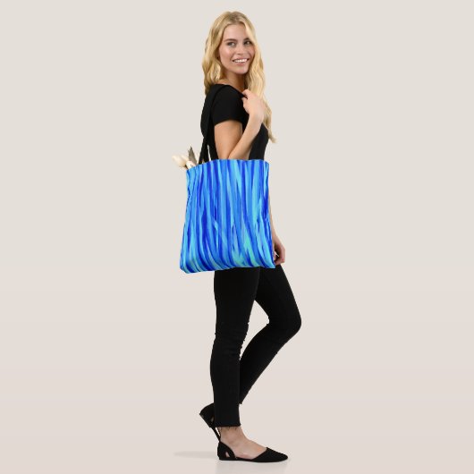 Blaue Tasche oder Karosseriebeutel mit Abstrakten  (Am Model)