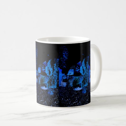 blaue Tasse mit blauem Design (VorderseiteRechts)