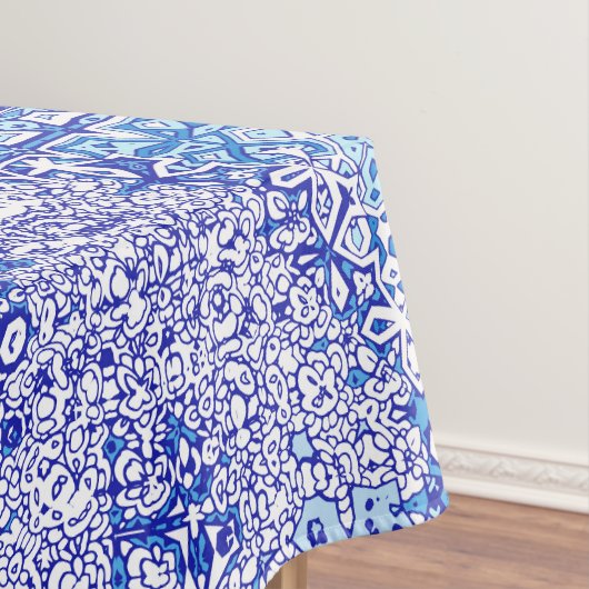 Blaue Tischdecke mit Muster für die Inneneinrichtu (Beispiel)