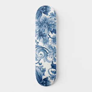 Blaue Träume Florale Wassermalerei Chinoiserie Skateboard