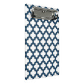 Blaue Trellis, Gitter, Quatrefolie Mini Klemmbrett (Schrägansicht)