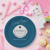 Blaue Typografie Moderne Elegante Graduate Abschlu Pappteller (Party)