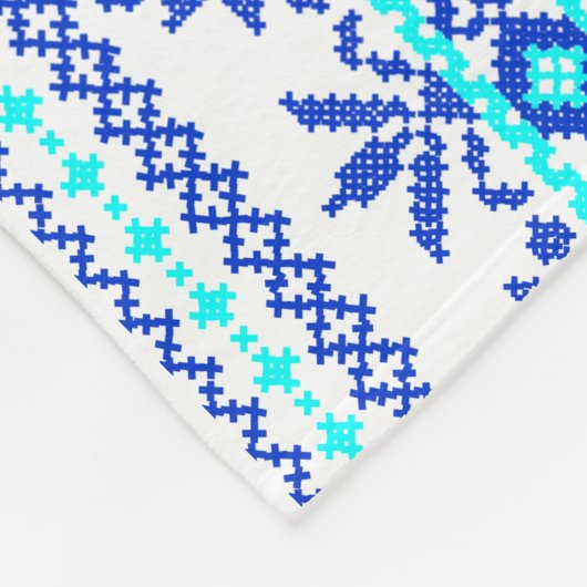 Blaue ukrainische Querstich-Muster-Baby-Decke Fleecedecke (Ecke)
